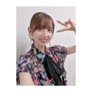Rumi Okubo Instagram - ⁡
⁡
ついに来ましたこの季節が！！
⁡
幕張メッセにて行われた、
「FGO Expo ～Fate/Grand Order Fes. 2024 9th Anniversary～」
⁡
略してFGOフェス2024！！
⁡
今年の夏も暑かった〜いや、熱かった❤️‍🔥
⁡
1日目、私は2ステージに登壇させて頂きました！
⁡
まずは、
『「Fate/Grand Order カルデア･ラジオ局 Plus」Fes出張版 Day1』
今回のゲストはブラダマンテ役の森永千才さん✨
ついに会う事ができたよブラちゃーん！
同じシャルルマーニュ十二勇士として、
念願叶っての邂逅🤝🏻
ブラダマンテのヒップリンのことはもちろん、
ブラダマンテというサーヴァントについて、
そして推しキャラや作品への熱意も色々聞かせて
頂きました！
また是非ラジオも遊びに来てくださいね〜💕
そして私と美海ちゃんは、
ラジオグッズの迷言Tシャツを着ての登壇でした！
グッズは事後通販もありますので、
よろしくお願いします🙇‍♀️
⁡
2つ目は
「FGOキャストバラエティステージDay1 ～バトル･イン･マクハリ 2024～」
まさかのステージを分けての対決！
グランドステージvsギャラクシーステージ👊🏻💥
グランドの名を冠する以上、
負けられない戦いがここにある…と、
思っておりましたが普通にゲーム楽しかったです！
最後はまさかのクラスじゃんけん✊🏻✌🏻✋🏻笑
1対1で迎えた最終戦を任された時、
誰も使ってなかったのと、
最推しがアーチャーのギルガメッシュなので
アーチャーを出したら見事勝利しました〜🏆✨
ありがとうギル様🩷
⁡
⁡
可愛いお衣装や髪型にしてもらえて、
メイクさん衣装さんにも感謝感謝です🙏🏻
@harada_sachie_ 
⁡
⁡
1日目、最高に楽しかったー！✨
2日目も写真をまとめて載せますね〜📸
⁡
⁡
#FGOフェス
#FGO
#FGO9周年
#幕張メッセ
⁡