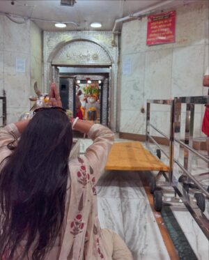 Rupali Ganguly Instagram - Jai Shree MAHAKAAL ♥️🙏🏻

#lategram #april #travel #ujjain #rupaliganguly #anupamaa #love #jaimatadi #jaimahakal 
@navgauriboutique