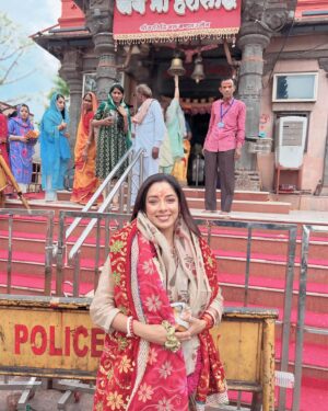 Rupali Ganguly Instagram - Jai Shree MAHAKAAL ♥️🙏🏻

#lategram #april #travel #ujjain #rupaliganguly #anupamaa #love #jaimatadi #jaimahakal 
@navgauriboutique