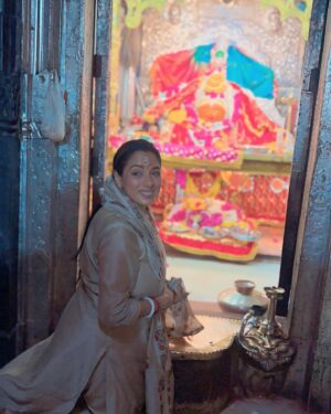 Rupali Ganguly Instagram - Jai Shree MAHAKAAL ♥️🙏🏻

#lategram #april #travel #ujjain #rupaliganguly #anupamaa #love #jaimatadi #jaimahakal 
@navgauriboutique
