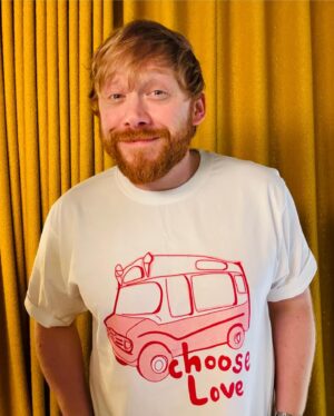 Rupert Grint Instagram - I’m proud to have designed these T-shirts for @chooselove with 100% profits going straight towards their work supporting refugees and displaced people globally.

They are only available for 17 more days so get yours today! 

Thank you for choosing love ❤️

Get yours now via the link in my bio. Love Rupert x