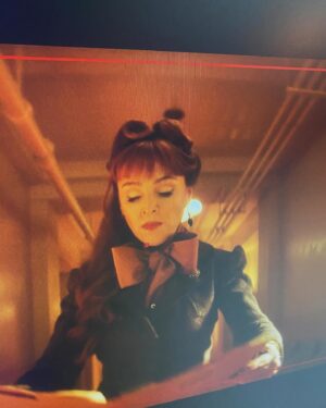 Ruth Connell Instagram - Shoesies. #intertransdimentionalshoesies #deadboydetectives @netflix 🖤