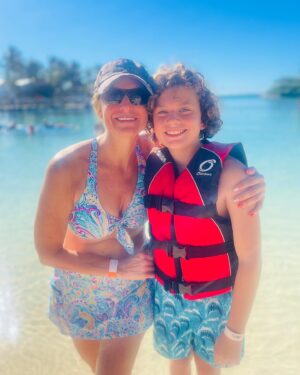 Ryan Buggle Instagram - Bahamas with my Mama! ❤️🌴