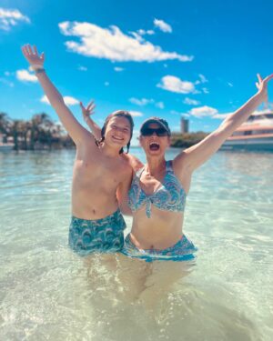 Ryan Buggle Instagram - Bahamas with my Mama! ❤️🌴