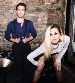 Ryan Carnes Instagram - We’re so grateful we get to make music and play music and for all of you who’re taking this journey with us!  Thank you 🫀🤍

Photo by @brooklynelitist