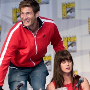 Ryan McPartlin Instagram - Who remembers when @sarahmlancaster thought it was SO AWESOME that I showed up to Hall H at Comiccon in RED without knowing she was wearing RED??? 😂😂😂

What do you think was her inner monologue? 🤔 

#chuck #awesomes #comiccon