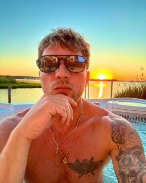 Ryan Phillippe Instagram - ContentMANt @ sunset 🙏