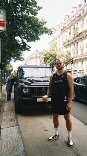 Ryan Taylor Instagram - Full tank on a Brabus G63 in #paris = 865AED 😂