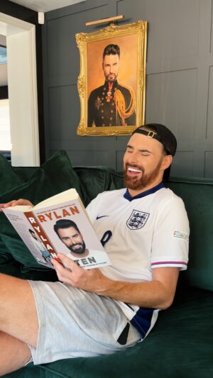Rylan Clark Instagram - Welcome to my #DITL... I really do skip by the skip 🤭 (just maybe not every day) 🤣