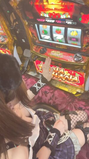 Ryo Yamabuki Instagram - 初めてのスロットで目押しが出来なくて当たらない人

#パチスロ #パチスロ女子 #スロット #コスプレ #cosplay #japanesegirl #photooftheday #instagood #instadaily #instalike #selfie #me #followme #ハナハナ #ハナハナ鳳凰 #名古屋