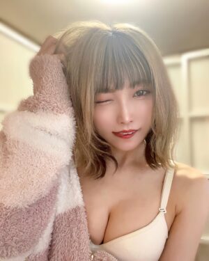 Ryo Yamabuki Instagram - こんな女でも好きになってくれますか？

#lingerie #ウエスト49cm #インスタグラビア #japan #性感内衣 #속옷 #하프트윈테일 #cosplay #古装戏 #グラドル自画撮り部