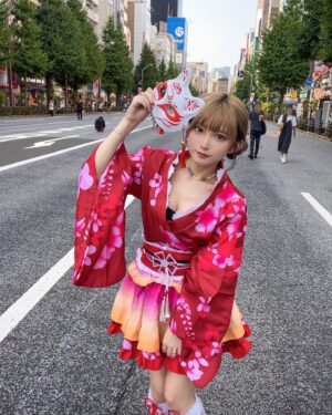 Ryo Yamabuki Instagram - 浴衣風な衣装🦊

#japanesegirl #コスプレ #cosplay #和装 #秋葉原 #コンカフェ