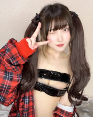 Ryo Yamabuki Instagram - ✌️

#gravure #guitarist #cosplayer #grrrthelipper