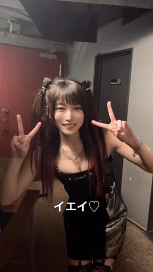 Ryo Yamabuki Instagram - 話が早い人

#japanesegirl #guitarist #cosplayer #girlsband