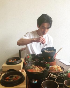 Ryu Deok-hwan Instagram - 결기 2주년 축하해🎉