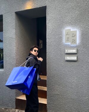 Ryu Deok-hwan Instagram - 하루가 조금 더 길었으면 좋겠다.