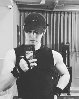 Ryu Deok-hwan Instagram - 하루가 조금 더 길었으면 좋겠다.