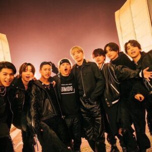 SKY-HI Instagram - BE:FIRSTの東京ドーム、京セラドーム。
本当に最高のドームライブだった。

もう楽しさと幸福感がカンストしてしまったよ。

大袈裟じゃなく人生全部、夢全部詰め込んで至った今日は、どんな想像より夢のある現実だった。

今までけっこう複雑な人生だった。大変だった。

世界で通用するダンス&ボーカル…（特にその中でのラップ）みたいなのは求められてないと言われ続け、笑われ続け、

まぁなんかどっかで腐っててもおかしくなかったと思うし、心から笑えた日ってどこらへんかなってなると言葉失うんだけど、あの痛みは、あの苦しみは、あの悩みは、

こういう日のため、そしてBE:FIRSTをはじめとした、皆に出会うためだったんだな。

世界一だった。最高だった！愛してるよ！
寝ぼけてないのに目が覚めた気分。
早く帰って次作るんだ！うおおお！
夢の中で何よりも強い現実を生きよう。