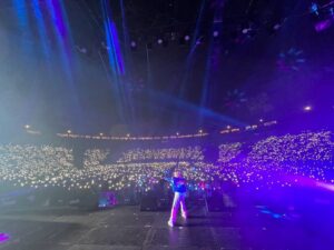 SKY-HI Instagram - 福フェスありがとうー！

FUKUOKA MUSIC FES at 福岡PayPayドーム
友達や知り合いがたくさんいて嬉しかったな。

24年初ライブがドームだったのも縁起良かったスネェ

アマチュアカメラマン揃い踏み、ヒロロンカメラ、越智カメラ、俺カメラの三枚をお届け。