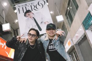 SKY-HI Instagram - お前の夢は俺の夢
行けるとこまでかっとばそうぜ

誰も知らない未来をこれからもペンで描いて見せていこう

コアのアーケードで笑うコアのままを見れた2024年

俺たちの物語は加速する