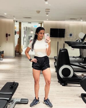 Saanve Megghana Instagram - A bit shy to post but a lot proud of progress! 🫠

#inspiration maybe? 
.
.
.
#gymmotivation #fit #legday #legworkout #workout #selfie #mirrorselfie #strength #inspire