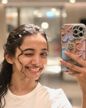 Saanve Megghana Instagram - “Woke up like this in 2024” 😂
Have a great 2024!! 

#newyear #2024 #mirrorselfie #selfie