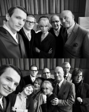 Sabin Tambrea Instagram - Deutsches Haus | #bts & #portrait Fotos 2022. Habt einen schönen Sonntag! .
.
.
.
.
#bw #theinterpreterofsilence Jetzt alle 5 Folgen nach dem #bestseller #DeutschesHaus von @frau_hess auf @disneyplus / @disneyplusde / @gaumont_de / #irisberben #ankeengelke #heinerlauterbach #maxvondergroeben #aaronaltaras #alicedwyer #sabintambrea #uwepreuss