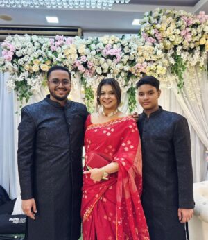 Sabnam Faria Instagram - শেষবার যখন কোন সামাজিক অনুষ্ঠানে গিয়েছিলাম তখন আওয়ামীলীগ ক্ষমতায় ছিল 😝
অন্তর্বর্তীকালীন সরকারের সময়ে কেউ বিবাহ করলে দাওয়াত দিয়েন!