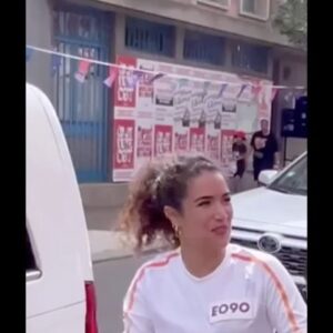 Sabrina Ouazani Instagram - J’étais déjà fière de savoir que j’allais porter la flamme olympique mais je ne savais pas que l’émotion allait tant me gagner en parcourant ma ville , mon chez moi , ces 200 mètres que j’ai fait en long en large et en travers dans mon enfance et mon adolescence ! 
Et puis la Mama … qui était là … alors forcément des larmes de joie . Merci La Courneuve pour cet accueil , mes Courneuviens vous êtes les meilleurs 💘! 
Merci à @paris2024 pour ce moment inoubliable ❤️‍🔥
Quel honneur !