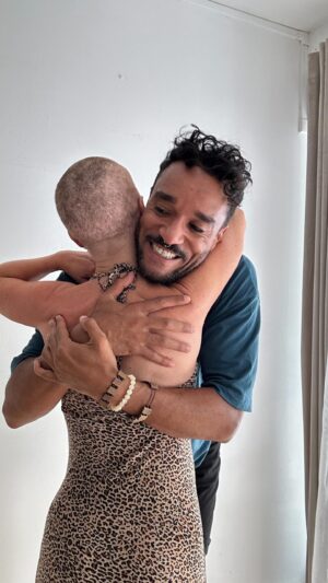 Sabrina Perquis Instagram - 06 août 2024 , il fallait leur dire au revoir et à bientôt … 

On a pleuré on a ri , mais nous l’avons fait ensembles 🤍Merci d’être cet ami précieux que j’ai rencontré dans une aventure folle mais qui ne m’a jamais lâché  depuis …. Ton amitié et ton soutien sont inestimables, à mes côtés à chaque instant, dans les meilleurs moments comme dans mes batailles les plus difficiles. Je suis infiniment reconnaissant de t’avoir dans ma vie.

Mon fils (qui m’appelle déjà Zidane) 
 pour me tenir la main … tout va bien … je vais bien et maintenant je me concentre sur la victoire de ce putain de combat 🙏🏻💪

#cancerdusein