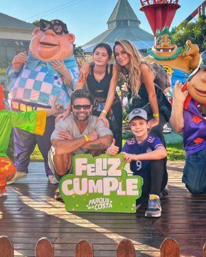 Sabrina Rojas Instagram - Esta familia estuvo de cumple en 
@parquedelacosta_oficial  y fue un día inolvidable 🎢