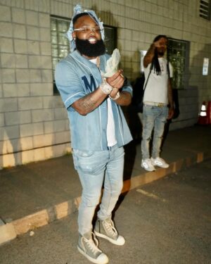 Sada Baby Instagram - Me vs Me, SkubaSada™️ I’m the oldest but my lil brotha The Coldest. 🏕️🦍🏕️ used to have beauty supply earrings n a 500 dollar Jesus piece n now my kit worth bout 620k… yes I added it all up, God Is Good I swear he is 🙏🏽