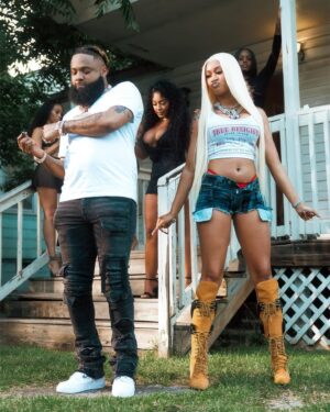 Sada Baby Instagram - Me vs Me, SkubaSada™️ I’m the oldest but my lil brotha The Coldest. 🏕️🦍🏕️ used to have beauty supply earrings n a 500 dollar Jesus piece n now my kit worth bout 620k… yes I added it all up, God Is Good I swear he is 🙏🏽