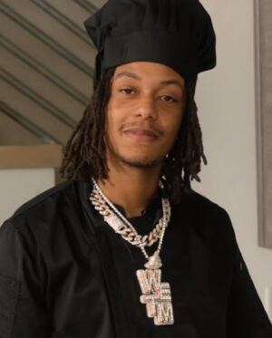 Sada Baby Instagram - Me vs Me, SkubaSada™️ I’m the oldest but my lil brotha The Coldest. 🏕️🦍🏕️ used to have beauty supply earrings n a 500 dollar Jesus piece n now my kit worth bout 620k… yes I added it all up, God Is Good I swear he is 🙏🏽