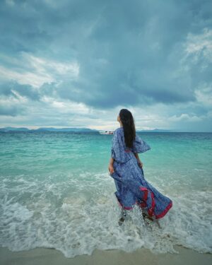 Sadia Ayman Instagram - Smell the sea and feel the sky. Let your soul & spirit fly. 🕊️