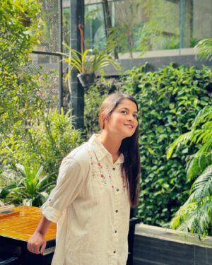 Sadia Ayman Instagram - All I need is a white outfit and a sunny day. 🤍✨