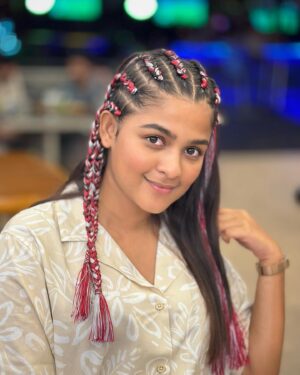 Sadia Ayman Instagram - When life won’t allow you to change anything else, get a new hairstyle. 💇🏻‍♀️