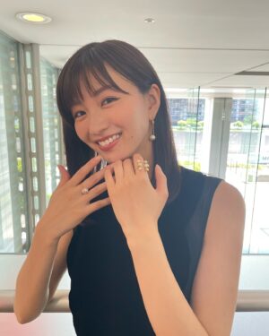 Sae Okazaki Instagram - 「フジテレビドラマライブ2024・夏」ありがとうございました🌻

「マウンテンドクター」の魅力が少しでも伝わっていれば嬉しいです！
初回オンエアまで1週間ちょっと！
楽しみに😌⛰️
