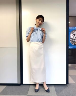Saeko Kamimura Instagram - .
.
いくつか衣装の紹介です。
最後の一枚は、先日同期の宇内アナと
新大久保にいったときのもの🍰

🩵 8/8(木)  Nスタ
ワンピース... PROPORTION BODY DRESSING
ブローチ... vendomeboutique
お花とパールのブローチでした🫧

🩵 8/5(月)  JNNニュース 
衣装提供... Stola.

🤍8/7(水)  Nスタ
ニット... LAISSE PASSE
スカート... # Newans