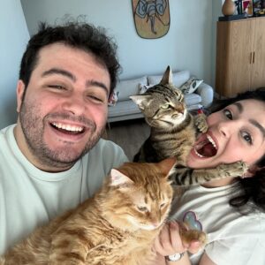 Safa Sarı Instagram - Herkese sevdikleri ile mutlu bayramlar dileriz 😻😻