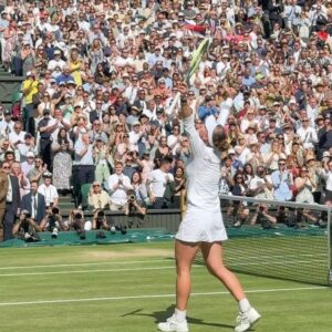 Saffron Hocking Instagram - That Wimblemum time of the year 🎾🤍

Thank you @wimbledon 

Styled by @aimeecroysdill wearing @mulberryengland @derigo_official @magdabutrym 
Shoes of my dreams @ugo_paulon 
Makeup by @babskymakeup using @armanibeauty #makeup 
Hair by @joepickeringtaylor