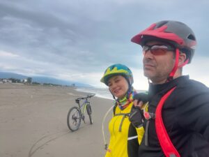 Sahar Valadbeygi Instagram - 🚲
با ایستادن 
و زل زدن به آب،
نمیشود از دریا عبور کرد.
نگذار، عمرت به اندیشیدن،
درباره ی آرزوهای واهی سپری شود.
حركت كن.