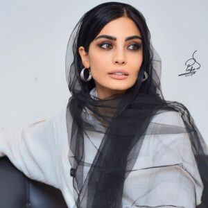 Sahra Asadollahi Instagram - به آدم ها فرصت دهید تا دروغ بگویند،بااینکه حقیت را میدانید،تا قدرت حذف آنها اززندگیتان را بدست آورید.
Stylist:@bynooshin 
Photo:@raaha_hashemiy