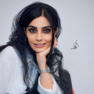 Sahra Asadollahi Instagram - به آدم ها فرصت دهید تا دروغ بگویند،بااینکه حقیت را میدانید،تا قدرت حذف آنها اززندگیتان را بدست آورید.
Stylist:@bynooshin 
Photo:@raaha_hashemiy