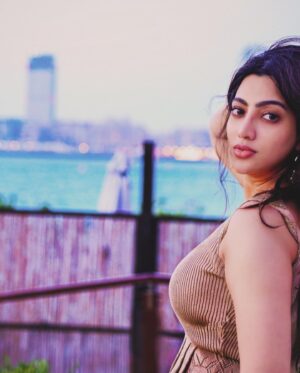 Sai Priya Deva Instagram - Everything is energy,I fall in love with universe and universe fall in love with me 🌎❤️🦚🍃💫#love #loveyourself #universelove #dubai🇦🇪