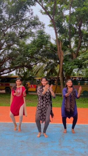 Sai Ronak Instagram - ODU ODU AMMA 
Software maku oduuu 
#trending #reels #kluniversity #kluniversity👍✌️️✌️️ #kluniversityvijayawada #kluniversityhyderabad #klv #klh