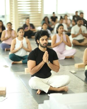 Sai Ronak Instagram - HAPPY INTERNATIONAL YOGA DAY…

That was one amazing yoga session by @conerbbrynes
Thank you for having me @ananta.hyd