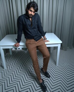 Sai Ronak Instagram - Aftaapaaty 🥂 🖤 
Outfit : @the_blue_suit_ 
P.c : @elitefocusstudios