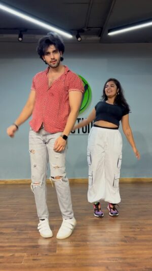 Sai Ronak Instagram - One Amazing dance routine by pretty @priyankadembla_ .

🧠 : @priyankadembla_ 
🎤 : @abdulhannanmusic 
📍 : @hydance.in
📹 : @mrsree.9