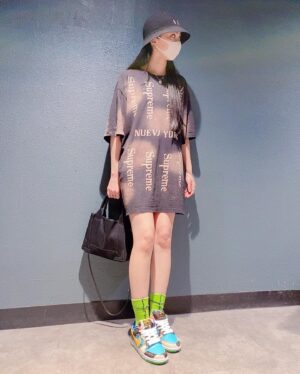 Saiki Atsumi Instagram - ﻿
遂に履いてやりましたっ﻿
﻿
歩いててドキドキしたぁっ﻿
﻿
Ben & Jerrys × Nike SB Dunk Low﻿
"Chunky Dunky"﻿
﻿
💙💚💛🧡❤️💜﻿
﻿
﻿
#ootd﻿
#bandmaid﻿
#saiki